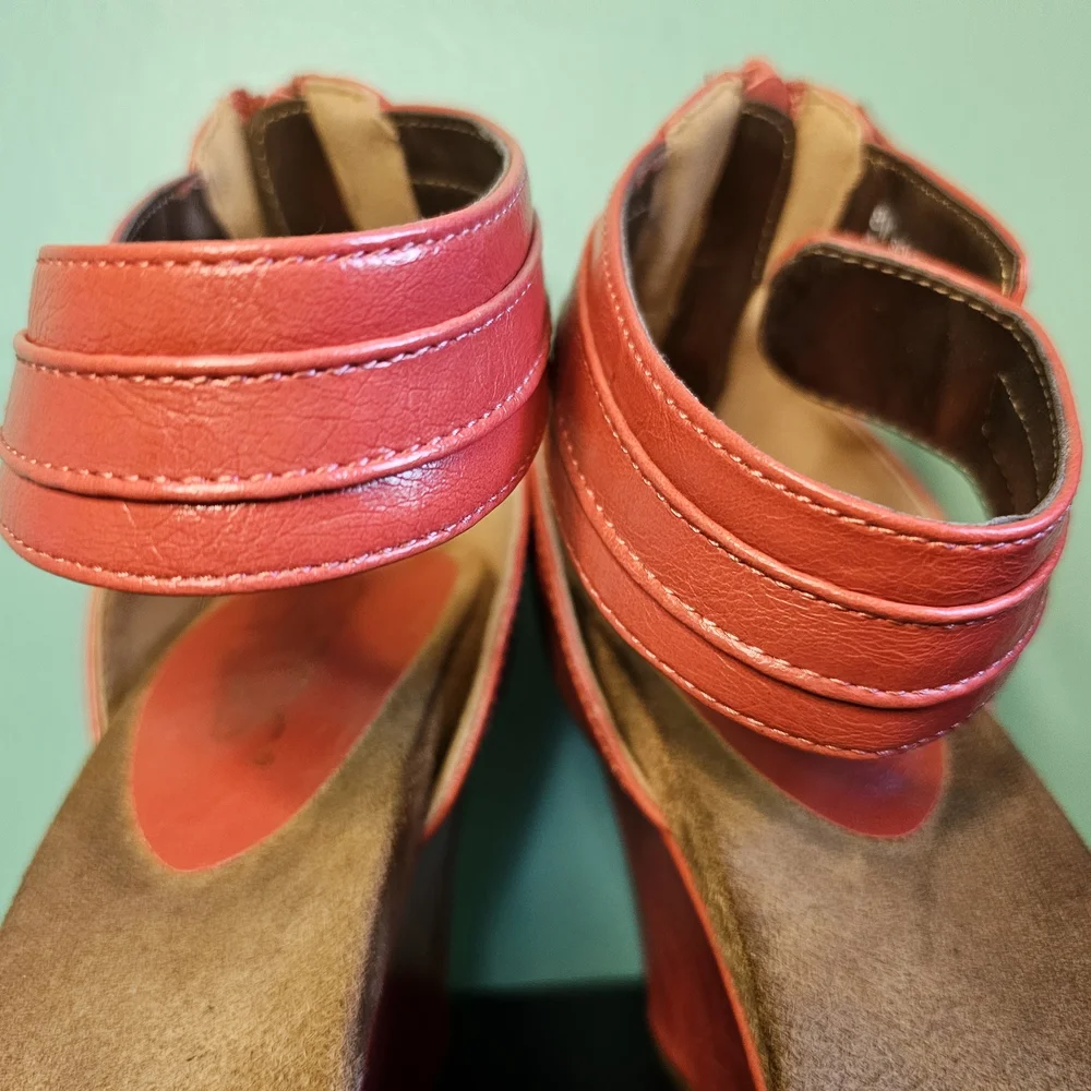 Toetos Pink Faux Leather Wedge Sandals Women's Size 8M